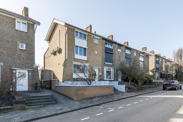 Foto - Verkocht onder voorbehoud: Verrassend ruime en instapklare gezinswoning met diepe zonnige tuin in Hoensbroek
